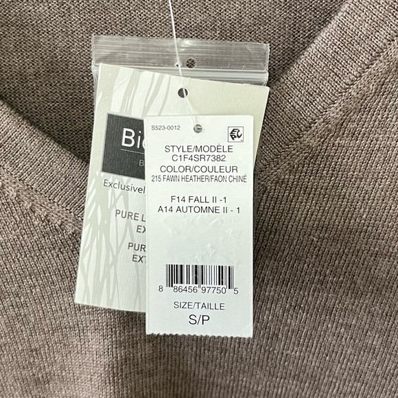 Lord & Taylor 100% Merino Wool V-Neck Sweater Size S - Picture 5 of 10